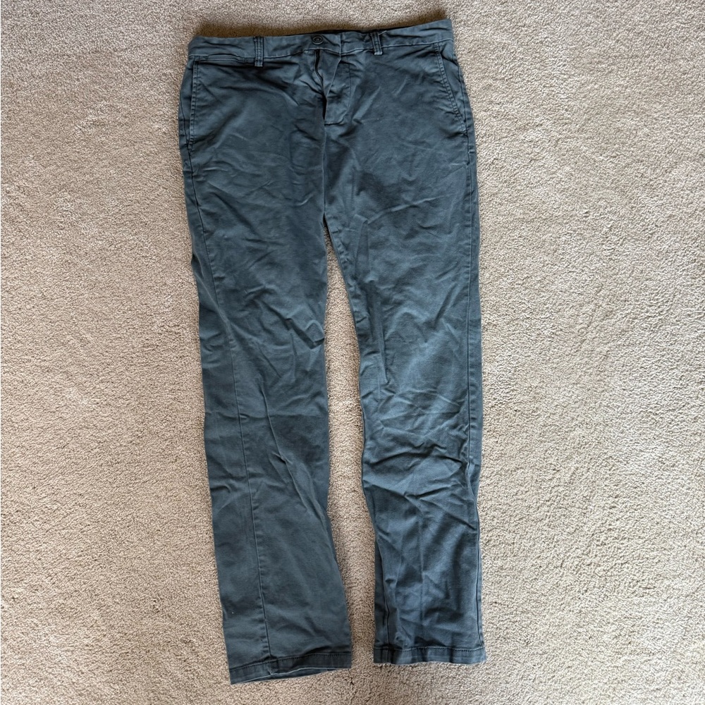 Old Navy Ultimate Slim Pants in Green-Gray